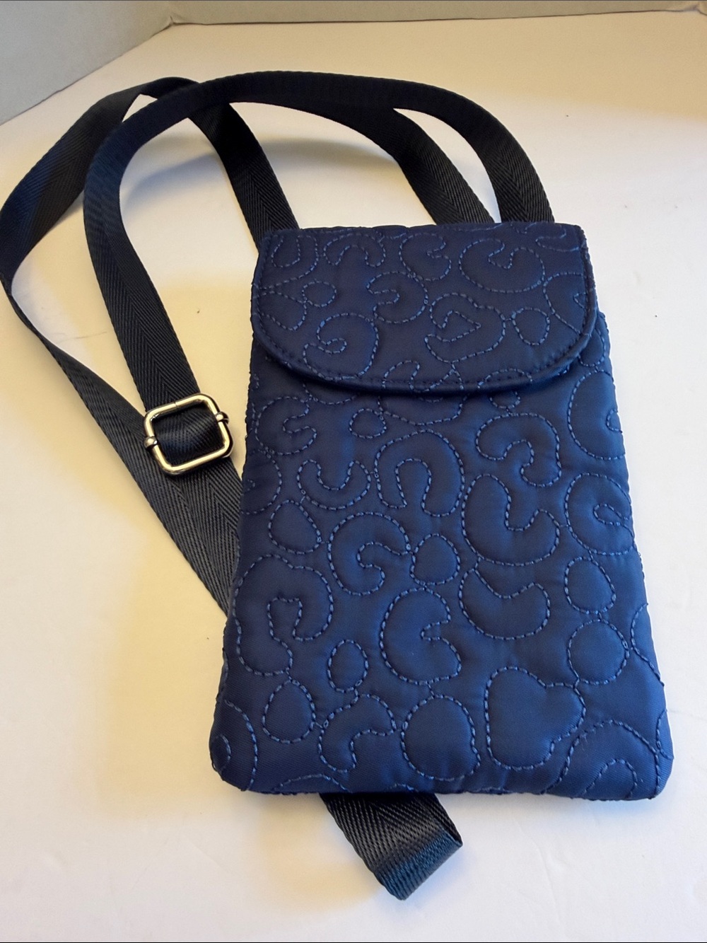 🔥Chicos Quilted Crossbody Phone Bag - Navy NWOT 8” x 5”